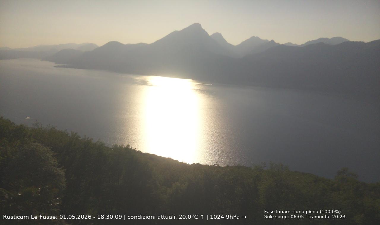 immagine della webcam nei dintorni di Ferrara di Monte Baldo: webcam San Zeno di Montagna